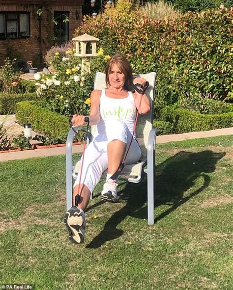 Super Fit Grandmother Reveals She Does Ab Crunches In Her Bikini Daily Mail Online