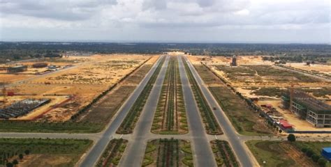 Estradas para acesso ao novo Aeroporto Internacional de Luanda vão