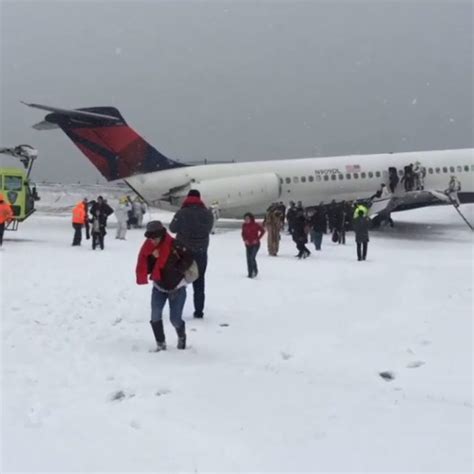 Wypadek Samolotu Na Lotnisku La Guardia