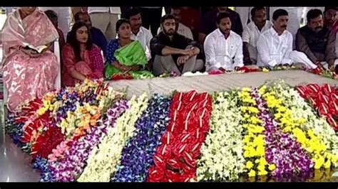 CM YS Jagan Paying Tributes To Late Dr YS Rajasekhara Reddy Garu At