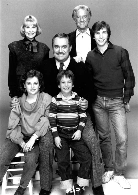 'Mr. Belvedere' cast 'heartbroken' over Bob Uecker's death, tributes