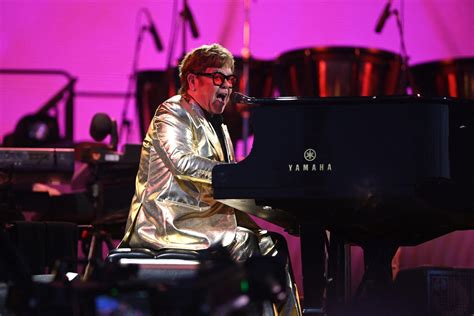 Elton John Hails Fans At Emotional Final Farewell Show Lifestyle Inq