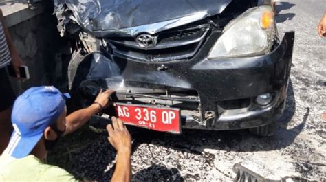 Bruk Mobil Pelat Merah Tabrakan Pemotor Terpelanting Pindah Alam