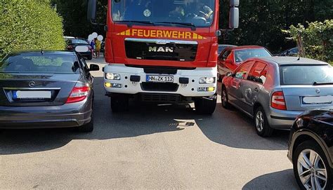 Kontrollfahrt Mit Feuerwehrauto Durch Enge Stra En Verwarnungen F R