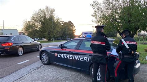 Truffa Del Finto Carabiniere Inchiodato Dai Militari Veri Mentre