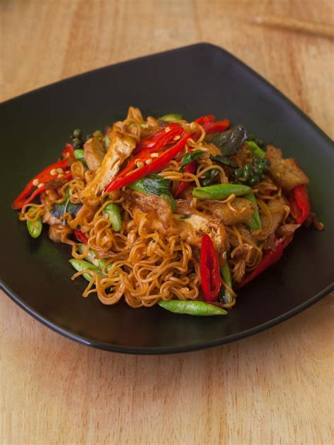 Resep Praktis Mie Goreng Sayur Enak Pakai Mi Instan Lifestyle Fimela