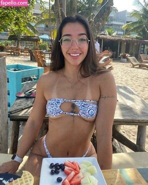 Fit Athlete Shows On Her Feminine Curves Amira Daher Porn Pic