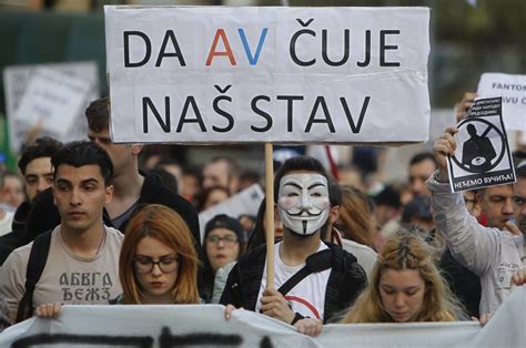 Demonstranti odali počast Slavku Ćuruviji ispred RTS a Autonomija