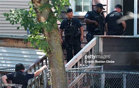 Boston Police Department Swat Team Photos Et Images De Collection Getty Images