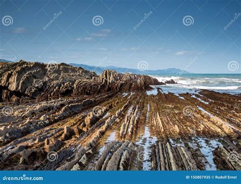 El Flysch De Itzurum En Zumaia Pa S Vasco Espa A Imagen De Archivo