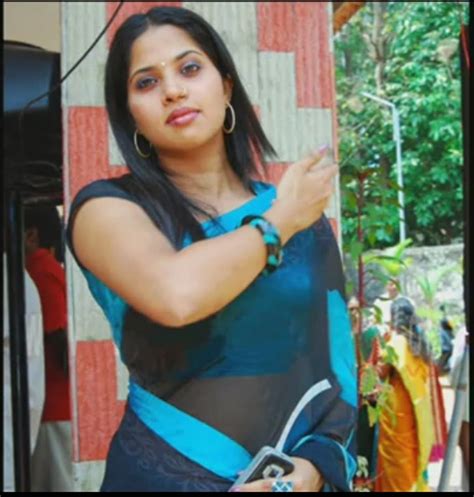 Malayalam TV Serial Actress Sruthi Nair Hot Navel Show Stills In Saree Hot Blog Photos