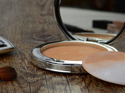 images hand wood color powder circle makeup   human