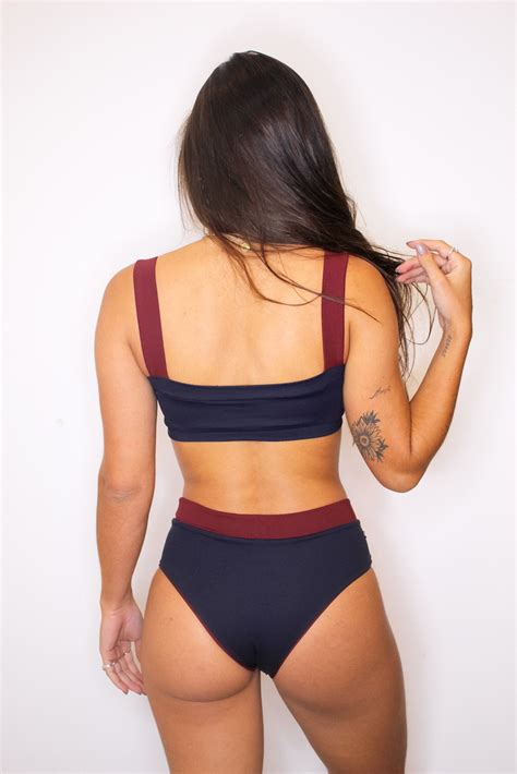 Conjunto Top Faixa dupla face Calcinha Hot Pant dupla face Bordô preto