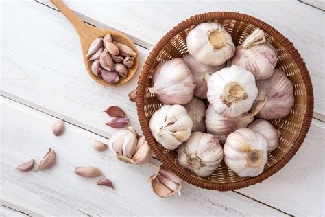 7 Surprising Health Benefits Of Garlic And How To Eat It