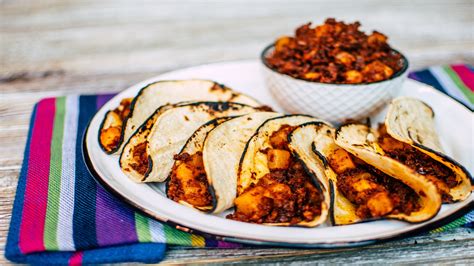 Receta De Tacos De Papa Con Chorizo Fácil Y Deliciosa Univision