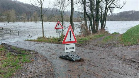 Rhein Sieg Kreis Hochwasser An Sieg Und Agger Deich In Eitorf Drohte