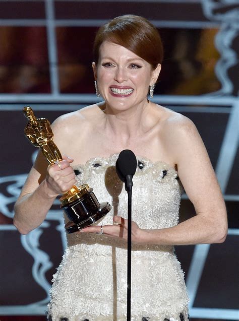 Julianne Moore gana el premio a Mejor actriz en los Oscar 2015 - Fotos ...