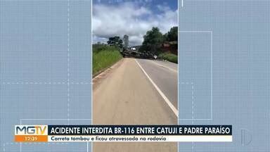 MG Inter TV 1ª Edição Vales MG Carreta tomba e fica atravessada na