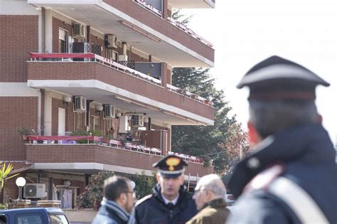 Carabiniere Spara Alla Moglie E Si Barrica Con Le Figlie Dramma A Cisterna Di Latina Il Tempo