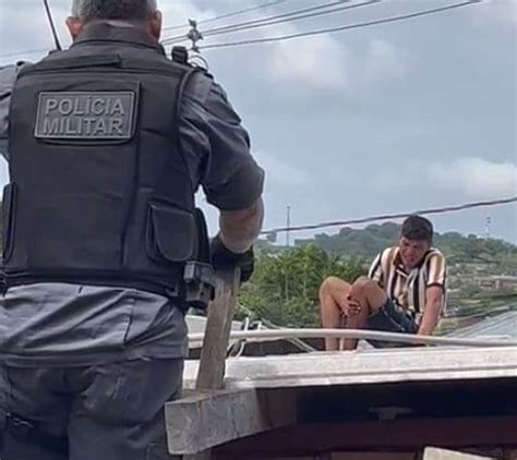 Suspeito De Roubo Sobe No Telhado De Casas Para Fugir Da Polícia Em