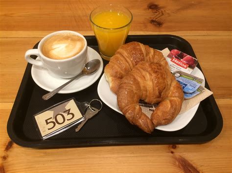 DESAYUNO CONTINENTAL GRATUITO - Hotel Pelayo Barcelona