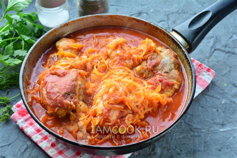 Тушеная курица с квашеной капустой на сковороде — рецепт с фото пошагово
