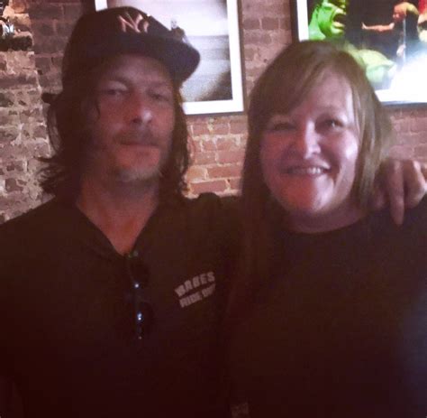 Norman Reedus with lucky fans Soooo, this...