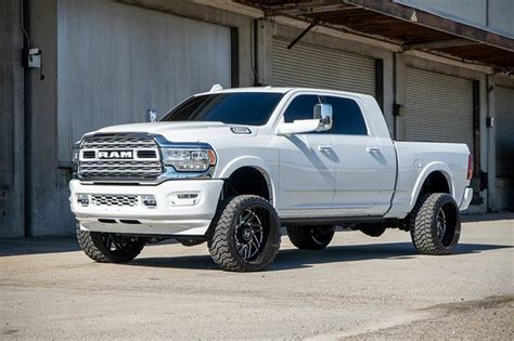 Dodge Ram 2500 Lifted