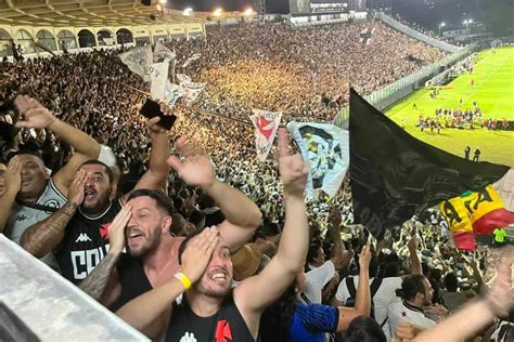 Veja A Festa Da Torcida Do Vasco No Retorno A S O Janu Rio Vasco Not Cias