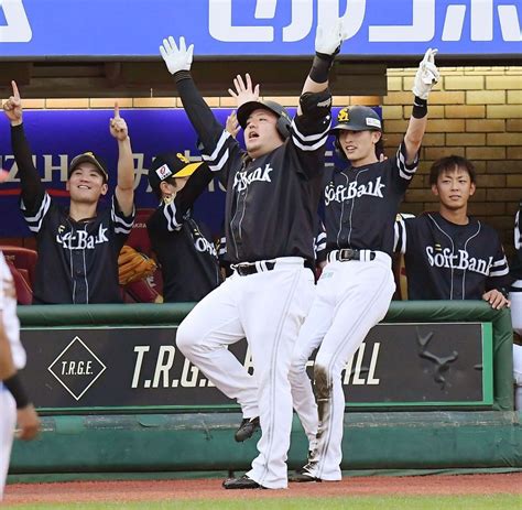 「見えてくるとワクワクする」 後半戦4戦4発のソフトバンク山川穂高 17号＆18号の1試合2発 優勝マジック「42」初点灯の祝砲だ！：「おっ