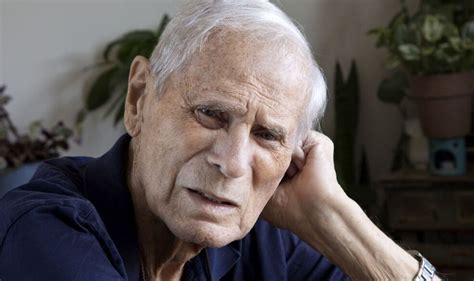 Psychiatrist shares five dementia signs - 'number five is very ...