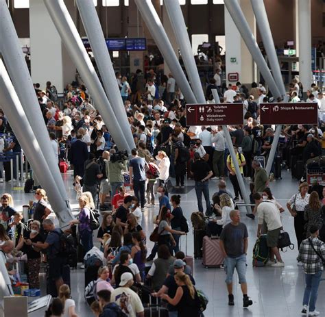 Koffer Chaos am Düsseldorfer Flughafen Feuerwehr musste helfen WELT