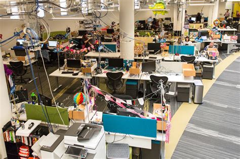 Zappos Headquarters: Tour Inside Its Las Vegas Company Campus, Photos ...
