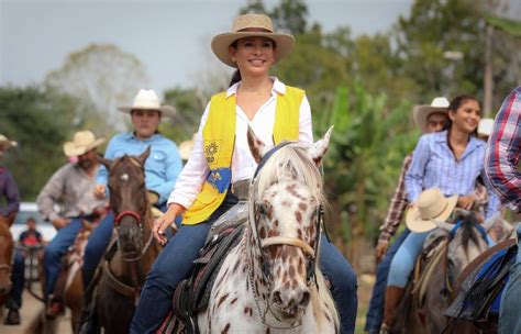 Participa Laura Fern Ndez En Los Festejos Por La Fundaci N De Rovirosa