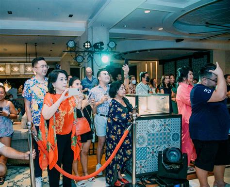 Shangri La Mactan Cebu Celebrates Tropical Holidays Cebu Daily News