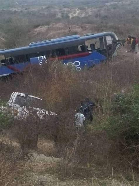 Despiste de um autocarro da operadora Huambo Express que saía de Luanda