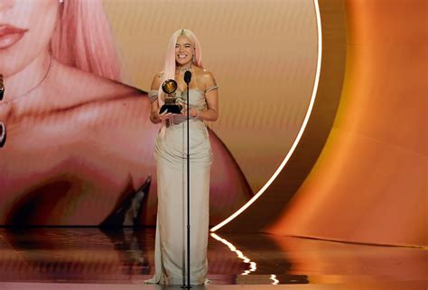 Karol G Gana Su Primer Premio En Los Grammys 2024 Con Un Vestido