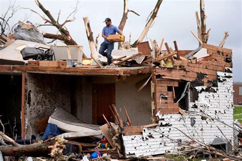 5 Dead And At Least 35 Injured As Tornadoes Ripped Through Iowa Officials Say The Epoch Times