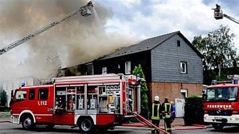 Feuer Zerst Rt Einfamilienhaus In Oberhausen Holten