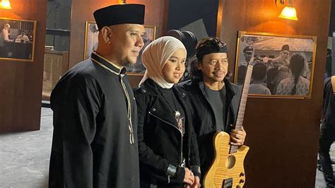 Dipercaya Nyanyikan OST Film Hamka Siti Raham Bareng Fadly Padi Dan