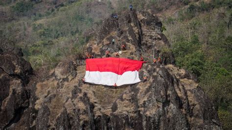 Gunung Bendera Tempat Wisata Bandung Barat Yang Keren Dan