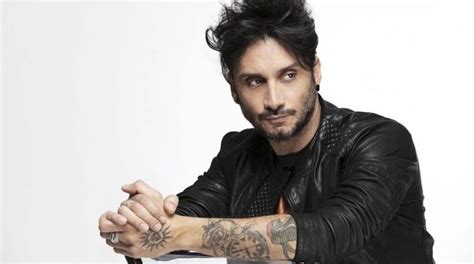 Fabrizio Moro Si Mette A Fare Il Regista Tv Sorrisi E Canzoni