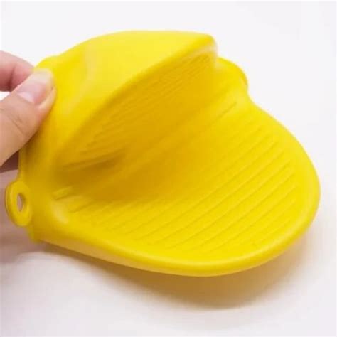 Plain Unisex Silicone Oven Gloves Size Medium At Rs 75 Piece In Mumbai