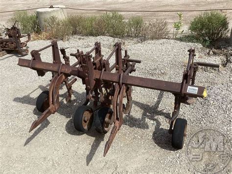 ROW CROP CULTIVATOR - Jeff Martin Auctioneers, Inc.