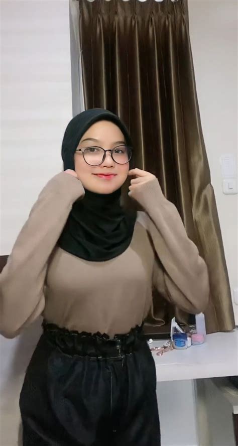 🌹 Cute 🌹 Di 2024 Gaya Musim Panas Gaya Hijab Wanita Berlekuk