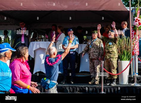 Gay Dans L Arm E Banque De Photographies Et Dimages Haute R Solution Alamy