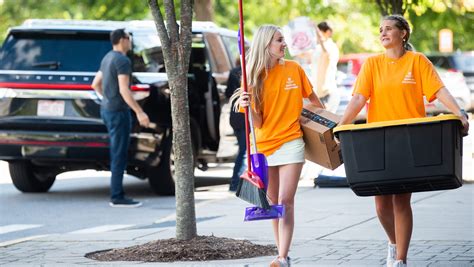 University of Tennessee students move into dorms: See photos