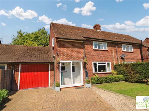 3 Bed Semi Detached House For Sale In Loundyes Close Thatcham