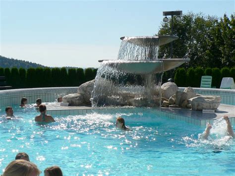 Karoli Badepark In Waldkirchen Erlebnisbad Bei Freyung Therme Schwimmbad