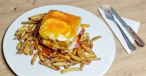 A melhor francesinha do Algarve é feita em casa deste miúdo de 20 anos